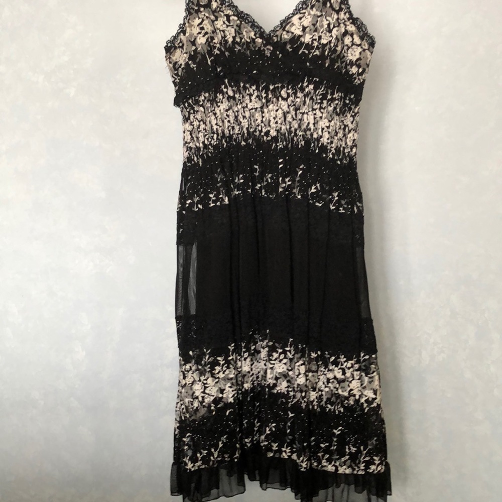 Elegant Black and Cream Midi Dress